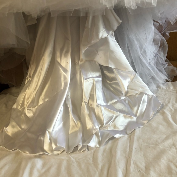 Cinderella style wedding gown - Picture 8 of 8